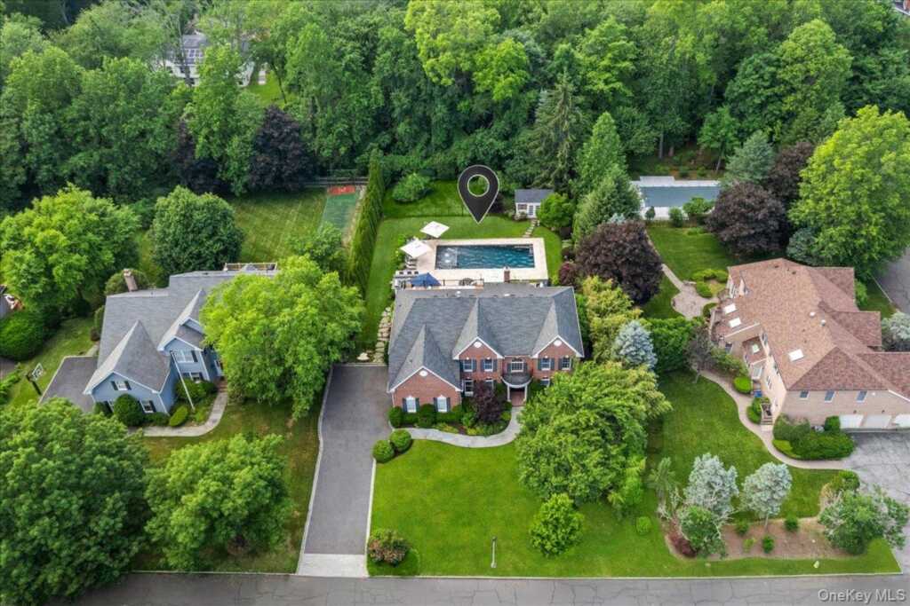 32 Rolling Ridge Road, White Plains, NY 10605