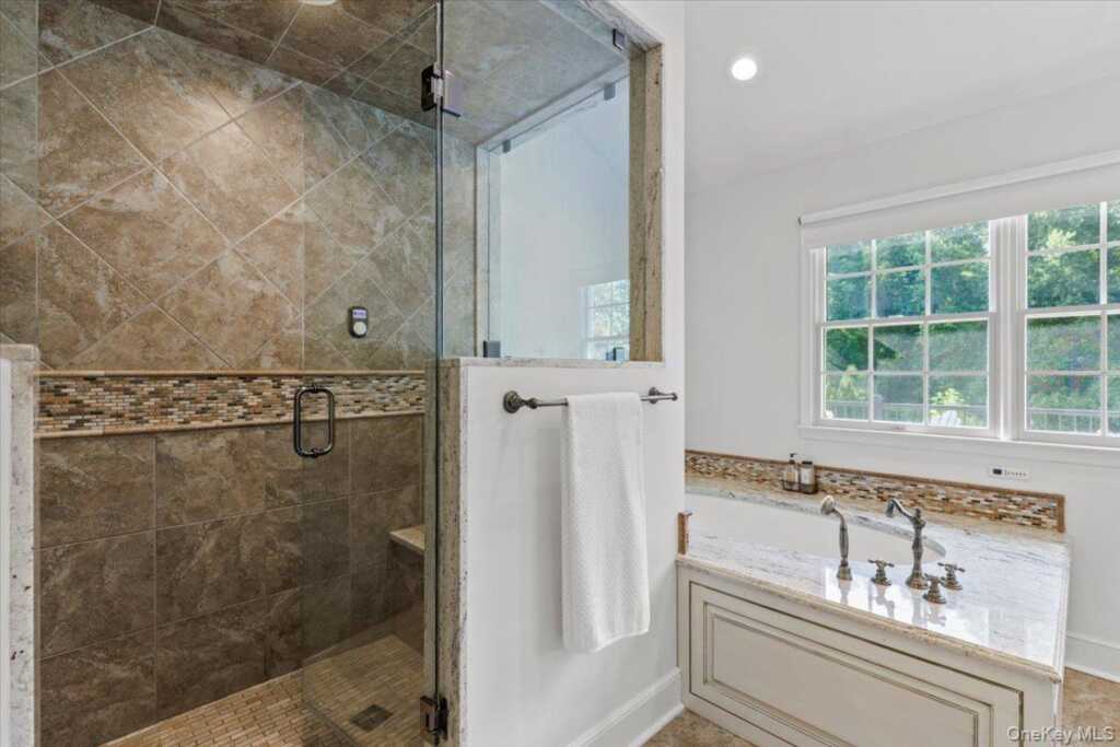 32 Rolling Ridge Road, White Plains, NY 10605 - Photo 17 of 33