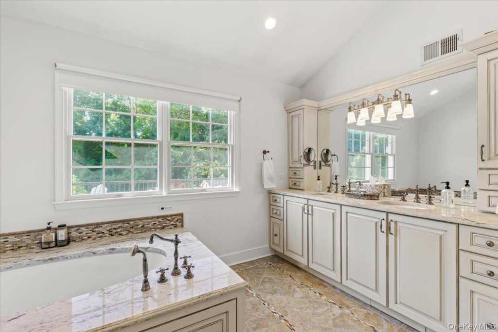 32 Rolling Ridge Road, White Plains, NY 10605 - Photo 18 of 33