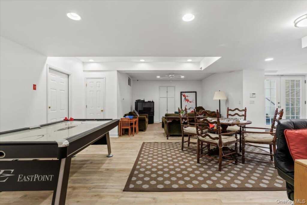 32 Rolling Ridge Road, White Plains, NY 10605 - Photo 25 of 33