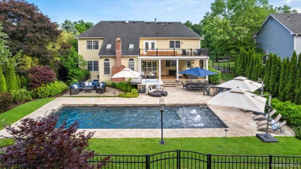 32 Rolling Ridge Road, White Plains, NY 10605 - Photo 30 of 33
