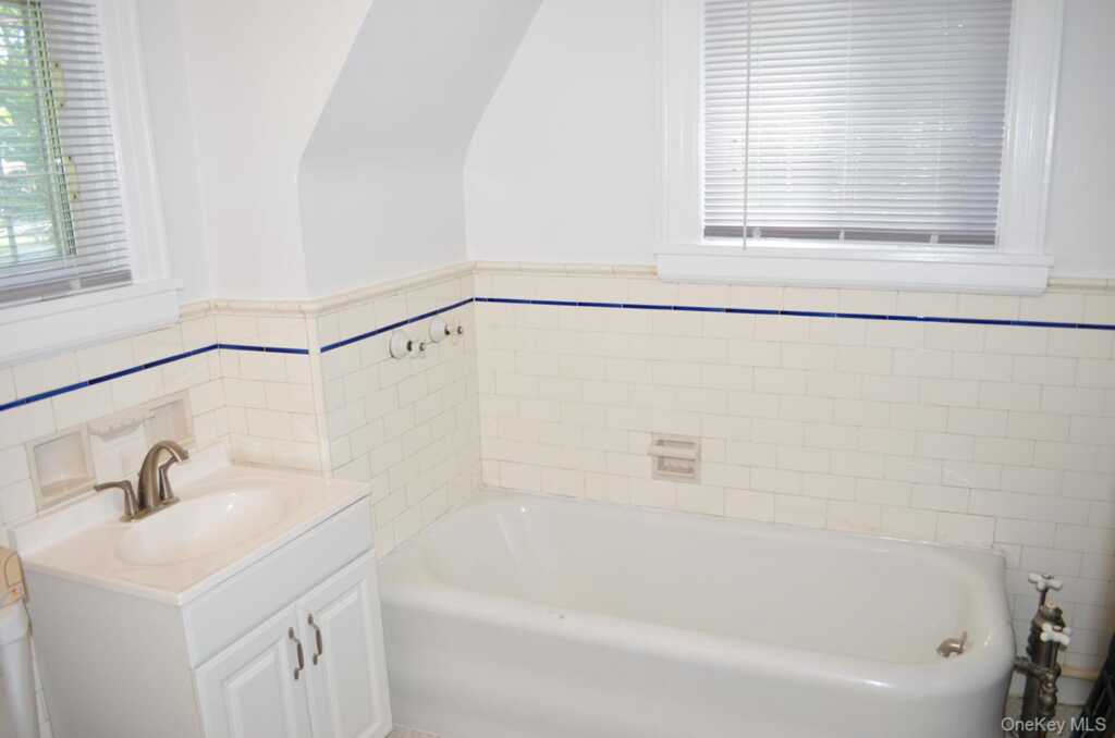 53 Ogden Avenue, White Plains, NY 10605 - Photo 12 of 19