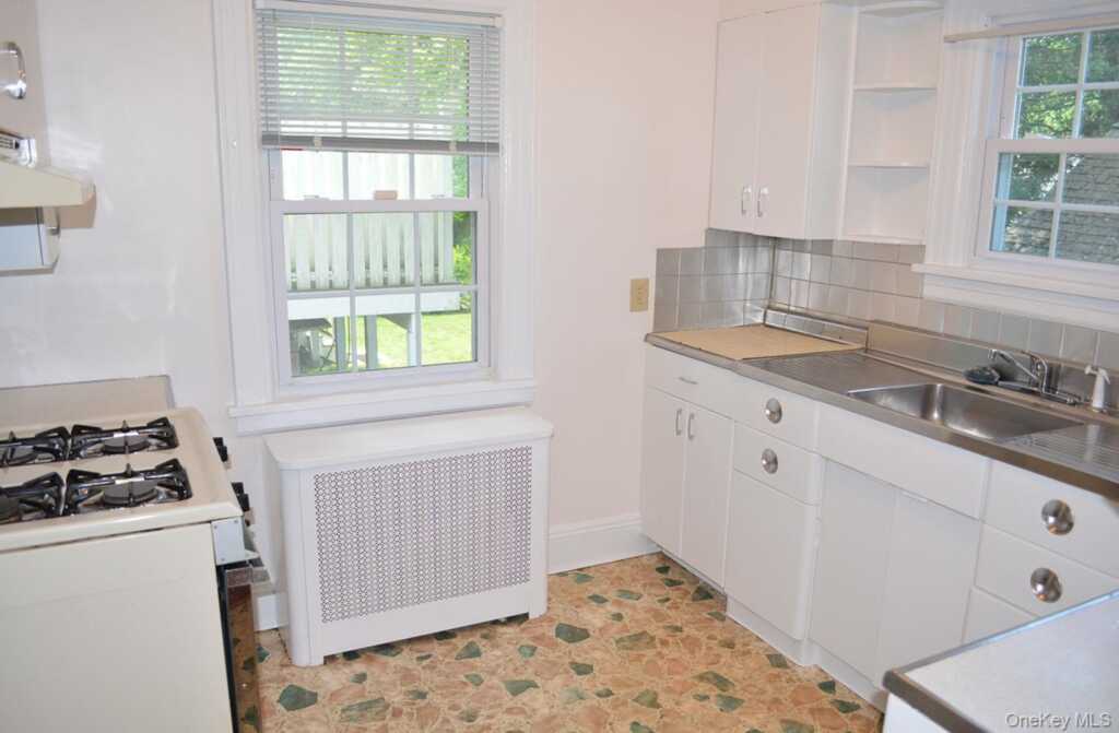 53 Ogden Avenue, White Plains, NY 10605 - Photo 8 of 19