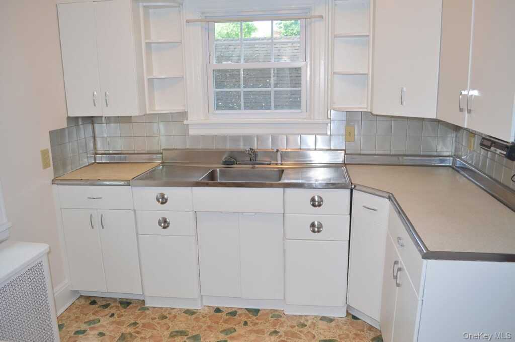 53 Ogden Avenue, White Plains, NY 10605 - Photo 9 of 19