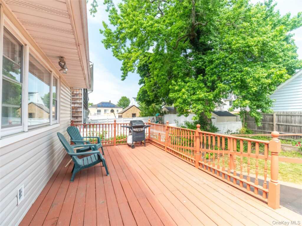 137 Breckenridge Avenue, Rye, NY 10573 - Photo 4 of 23