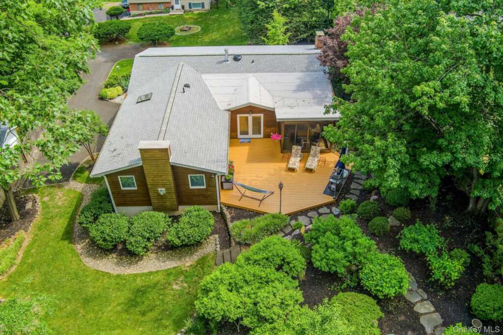 185 N Lincoln Street, Pearl River, NY 10965 - Photo 10 of 48