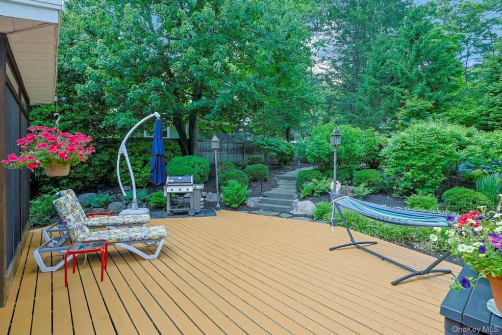 185 N Lincoln Street, Pearl River, NY 10965 - Photo 11 of 48