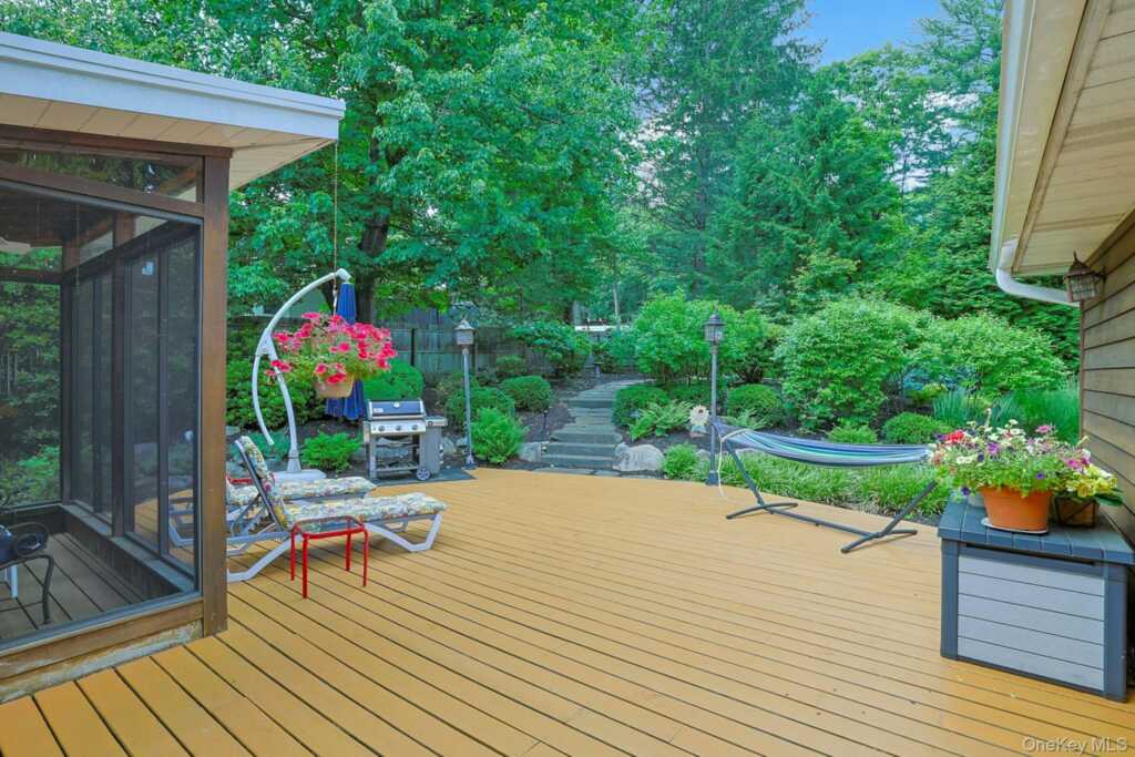 185 N Lincoln Street, Pearl River, NY 10965 - Photo 12 of 48