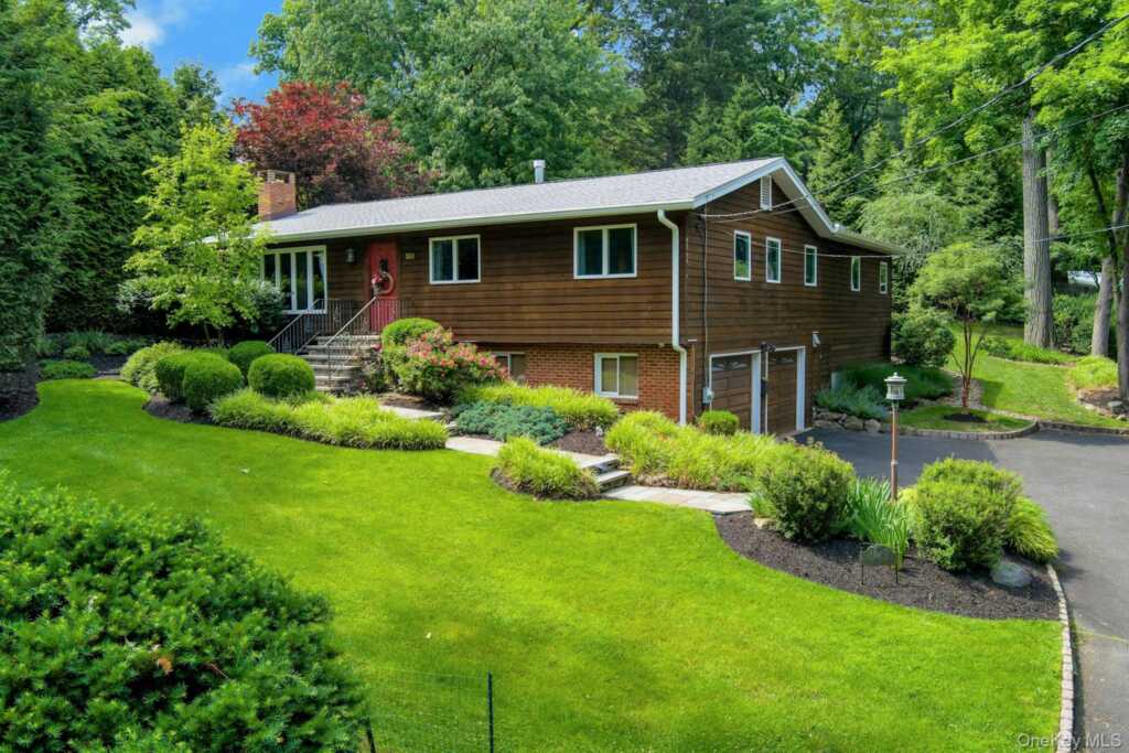 185 N Lincoln Street, Pearl River, NY 10965 - Photo 14 of 48