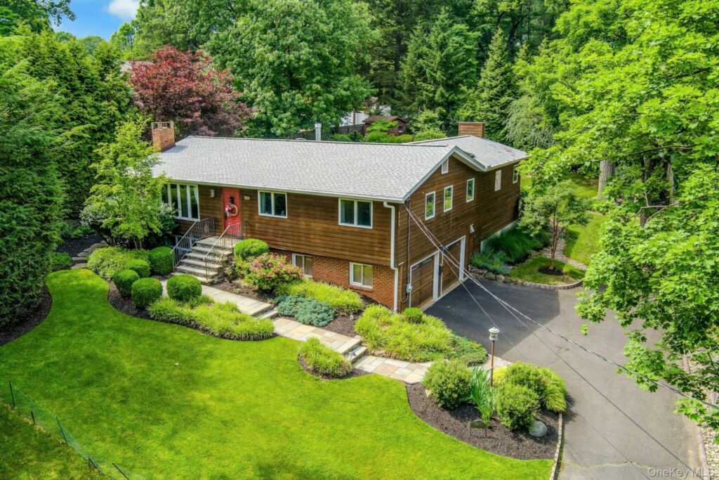 185 N Lincoln Street, Pearl River, NY 10965 - Photo 2 of 48