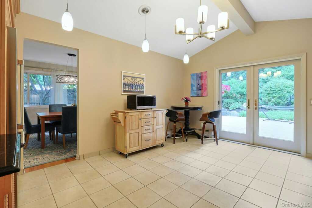 185 N Lincoln Street, Pearl River, NY 10965 - Photo 24 of 48