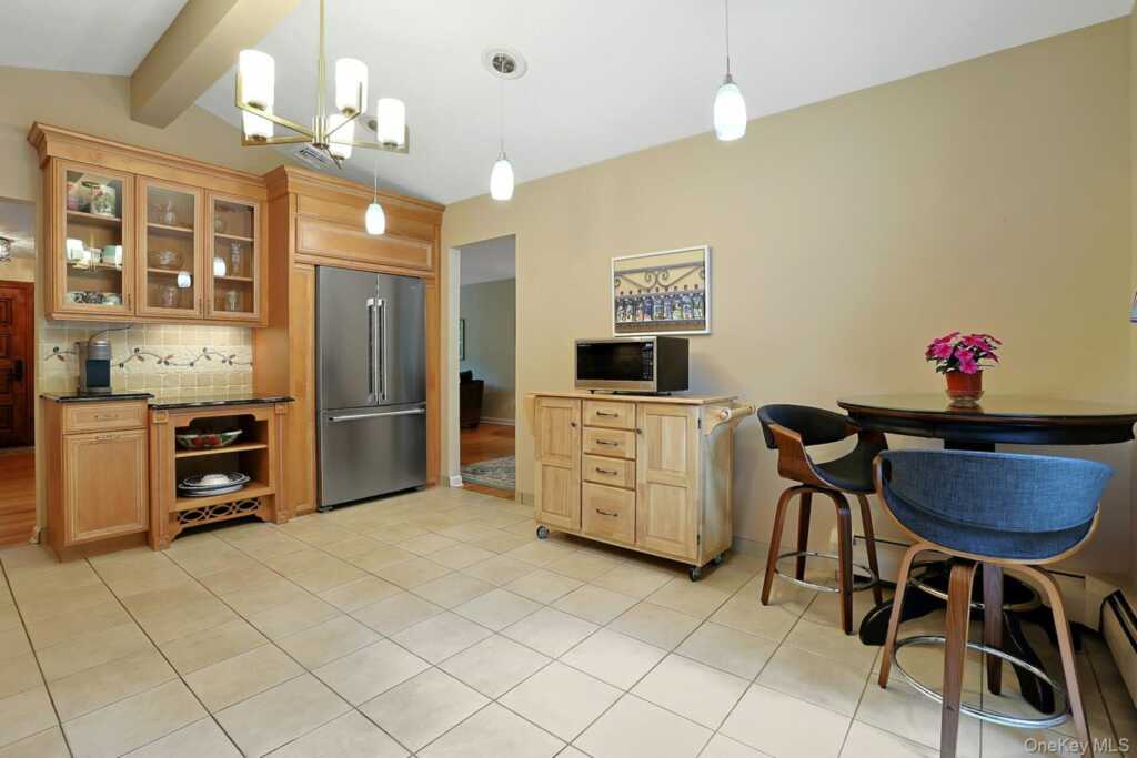 185 N Lincoln Street, Pearl River, NY 10965 - Photo 25 of 48
