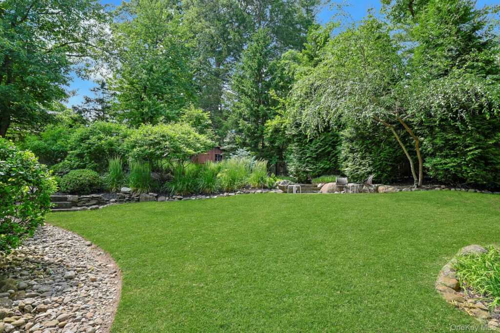 185 N Lincoln Street, Pearl River, NY 10965 - Photo 3 of 48