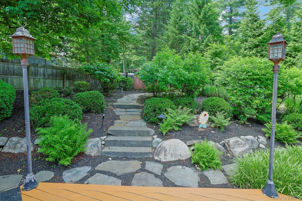 185 N Lincoln Street, Pearl River, NY 10965 - Photo 4 of 48
