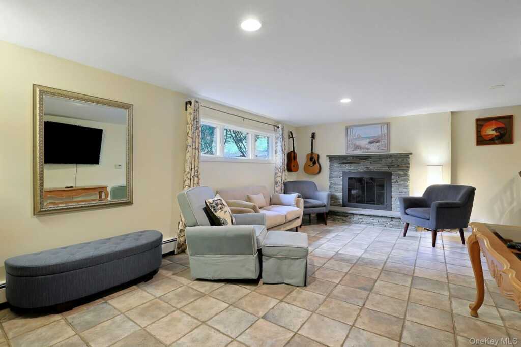 185 N Lincoln Street, Pearl River, NY 10965 - Photo 41 of 48