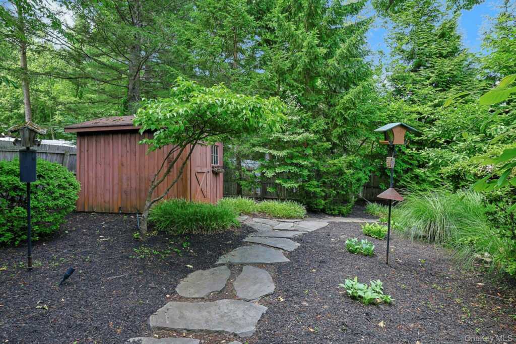 185 N Lincoln Street, Pearl River, NY 10965 - Photo 7 of 48