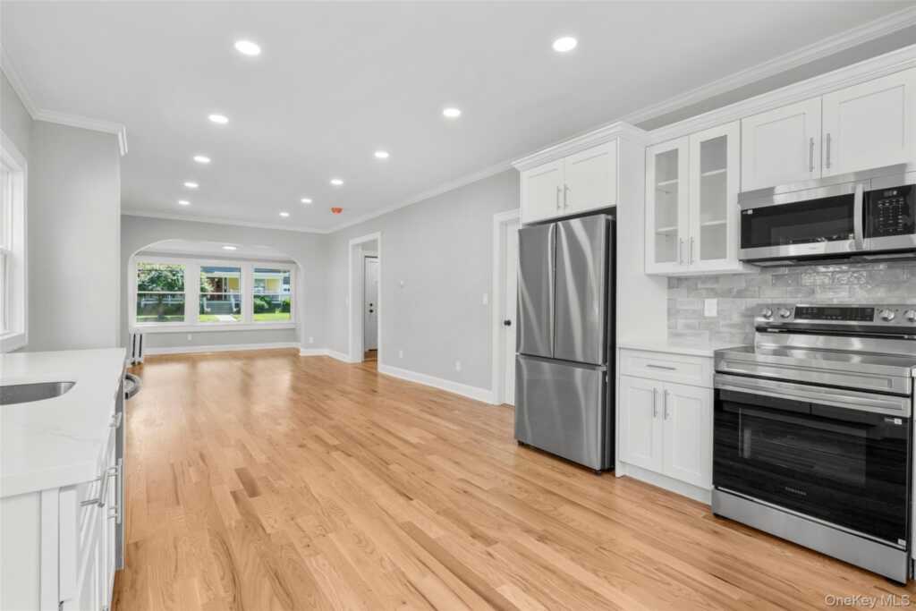 75 Waller Avenue, White Plains, NY 10605 - Photo 4 of 38