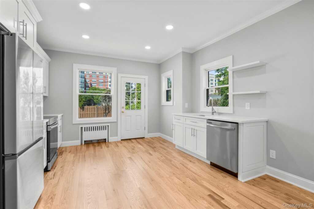 75 Waller Avenue, White Plains, NY 10605 - Photo 5 of 38