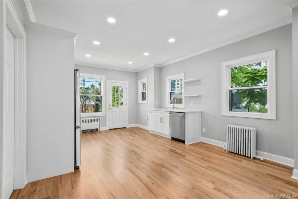 75 Waller Avenue, White Plains, NY 10605 - Photo 9 of 38