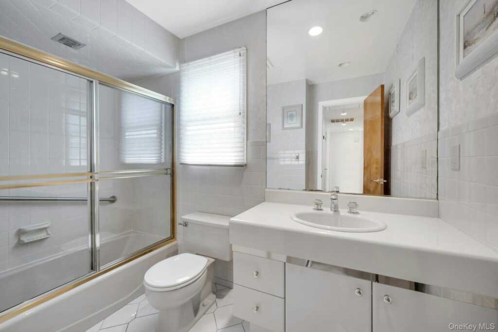 100 Neptune Avenue, New Rochelle, NY 10805 - Photo 15 of 26