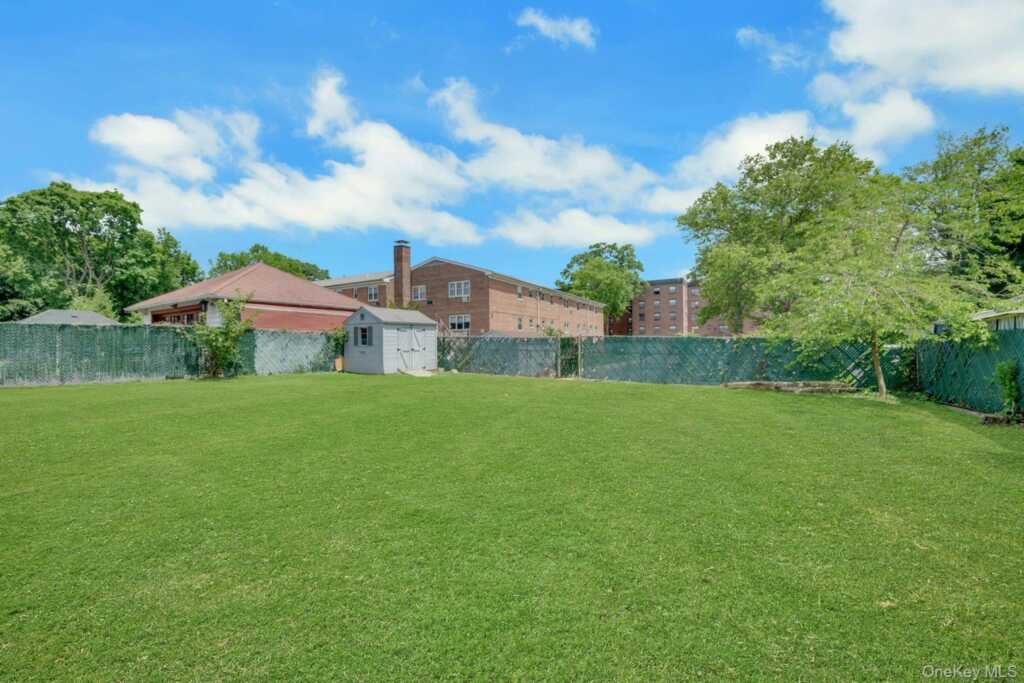 100 Neptune Avenue, New Rochelle, NY 10805 - Photo 22 of 26