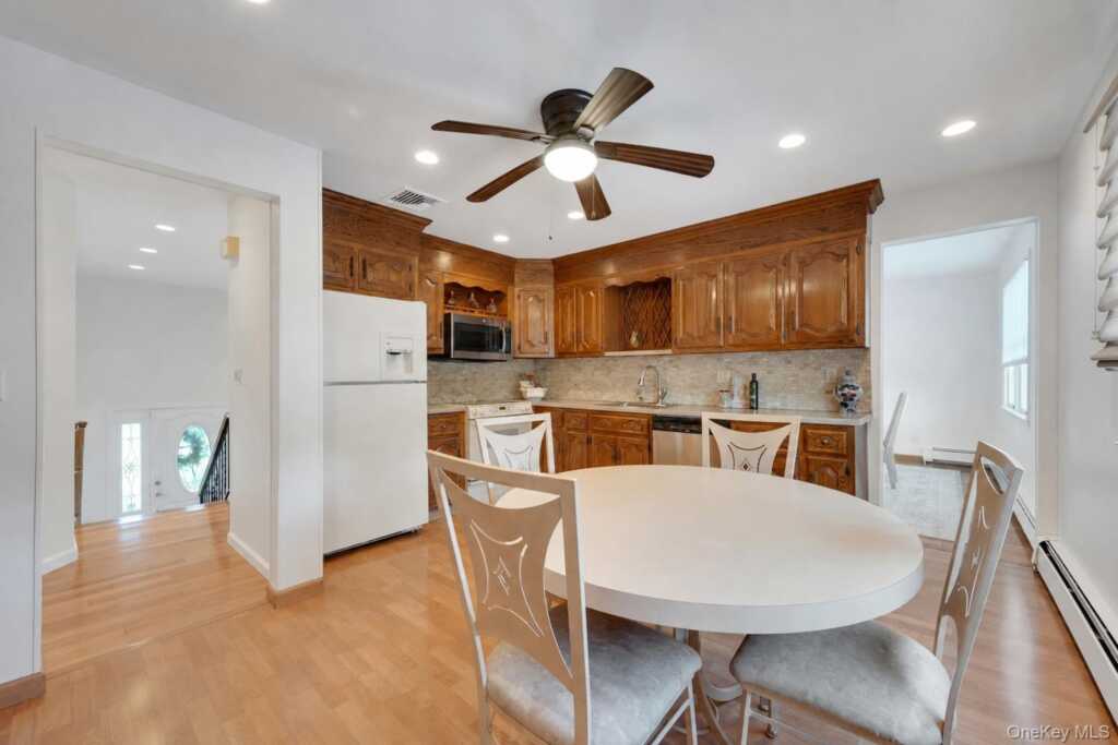 100 Neptune Avenue, New Rochelle, NY 10805 - Photo 5 of 26