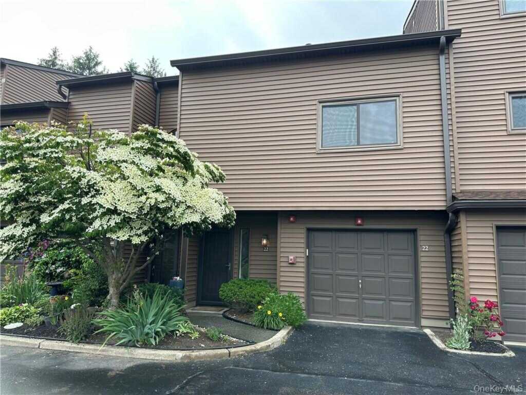 22 Aspen Court, Nanuet, NY 10954