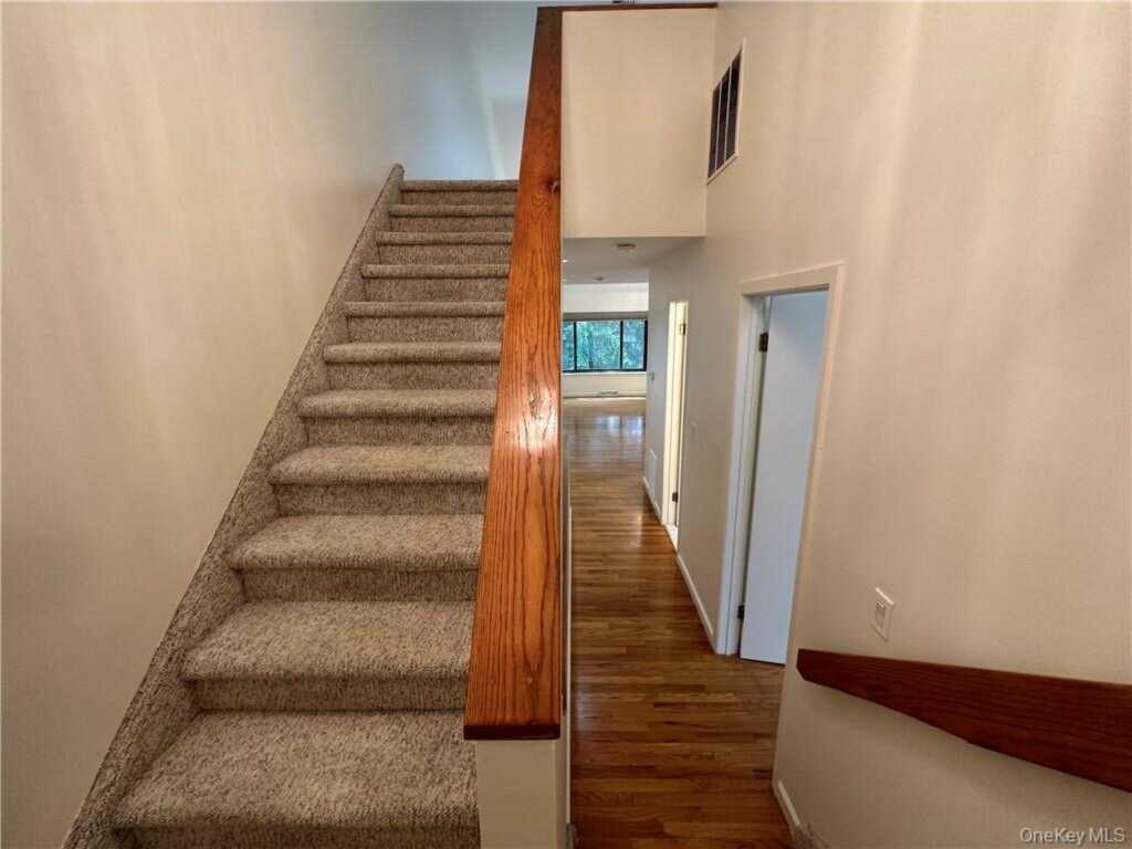 22 Aspen Court, Nanuet, NY 10954 - Photo 13 of 23