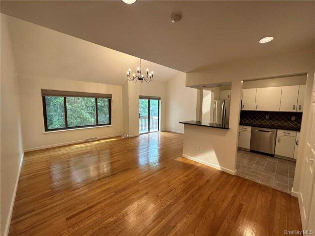 22 Aspen Court, Nanuet, NY 10954 - Photo 2 of 23