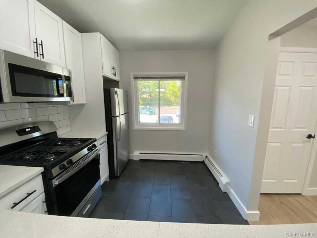 85 N Middletown Road, Unit #E3, Nanuet, NY 10954 - Photo 6 of 20