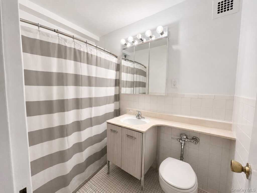 16 Lake Street, Unit #4E, White Plains, NY 10603 - Photo 12 of 22