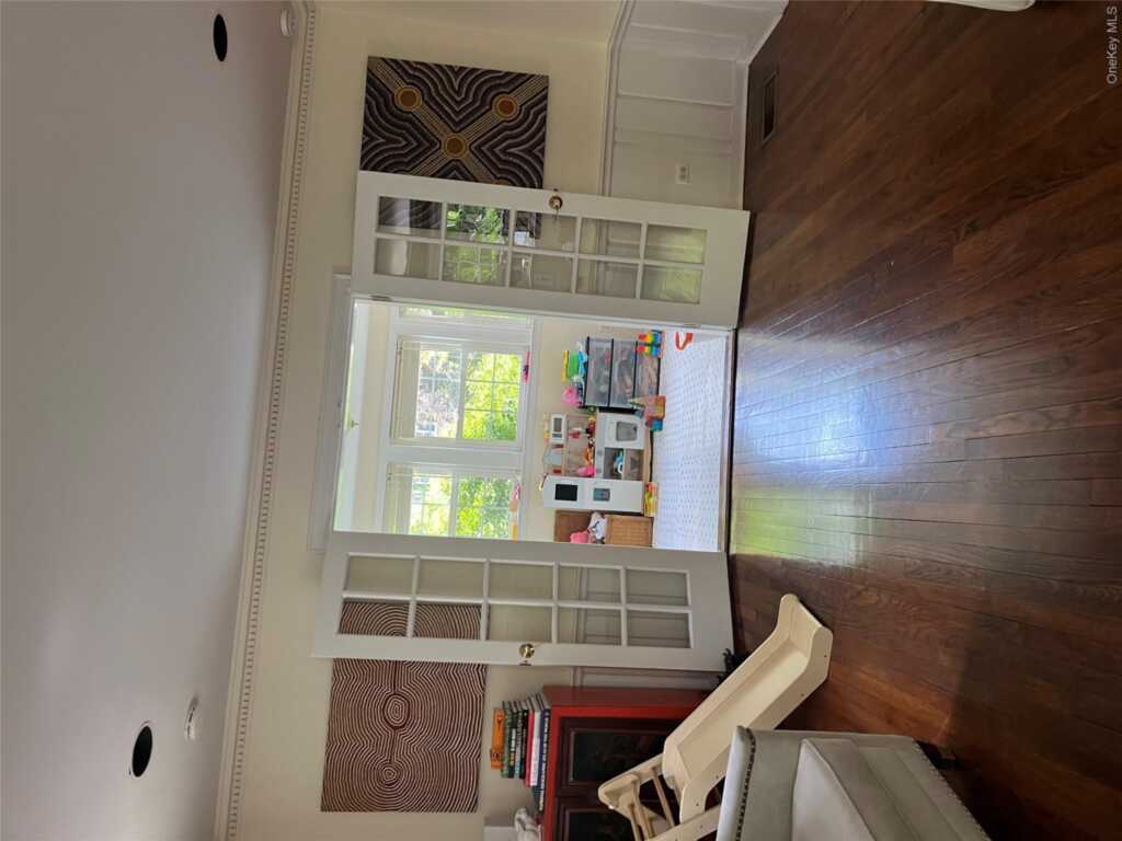 81 Woodlawn Avenue, New Rochelle, NY 10804 - Photo 5 of 12