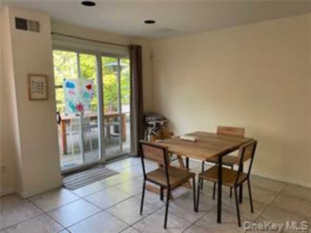 81 Woodlawn Avenue, New Rochelle, NY 10804 - Photo 9 of 12