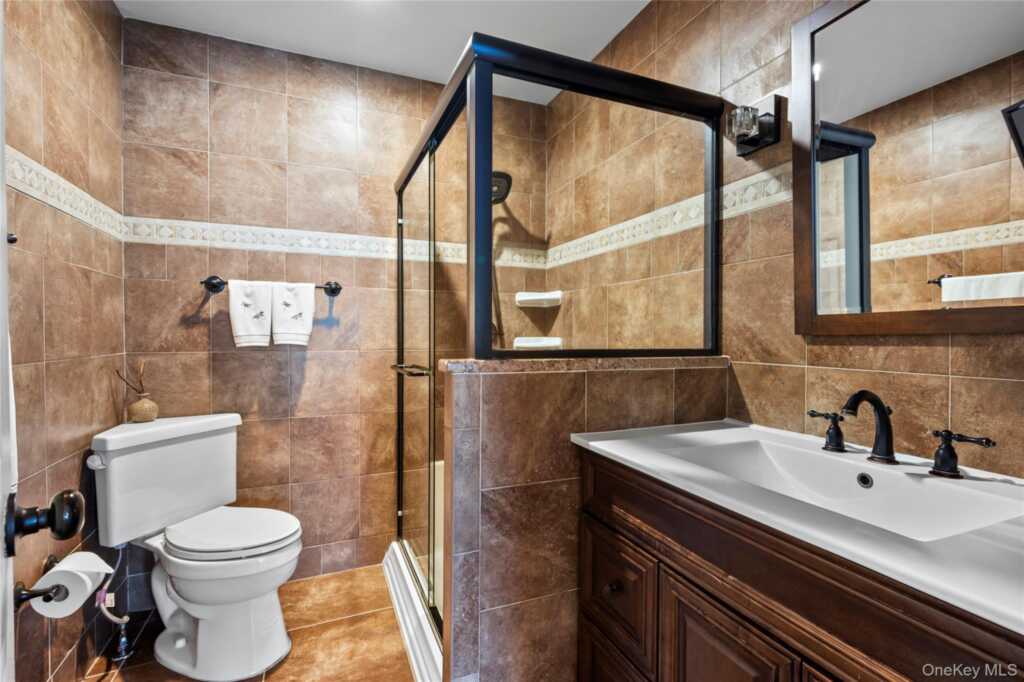 6 Barry Court, Valley Cottage, NY 10989 - Photo 13 of 50