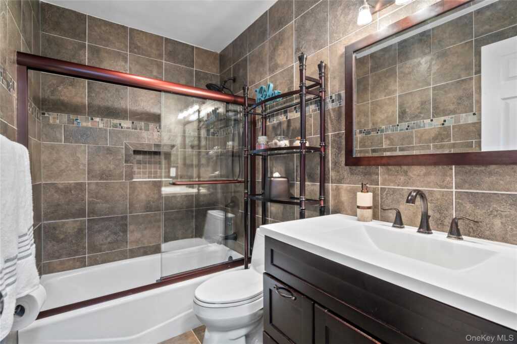 6 Barry Court, Valley Cottage, NY 10989 - Photo 15 of 50