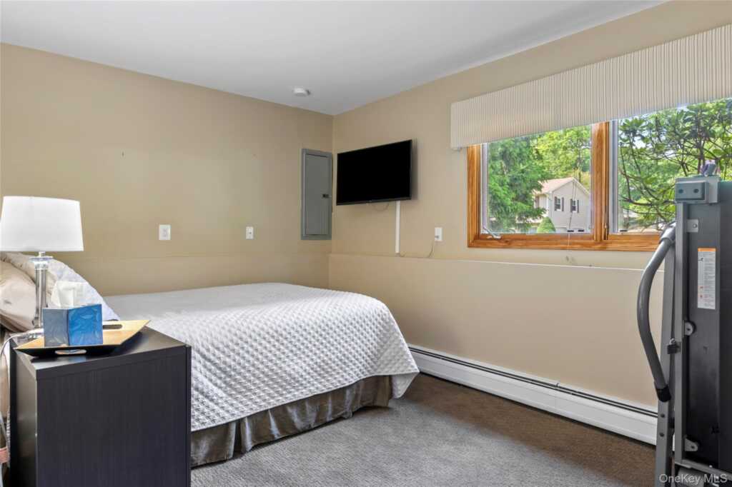 6 Barry Court, Valley Cottage, NY 10989 - Photo 19 of 50