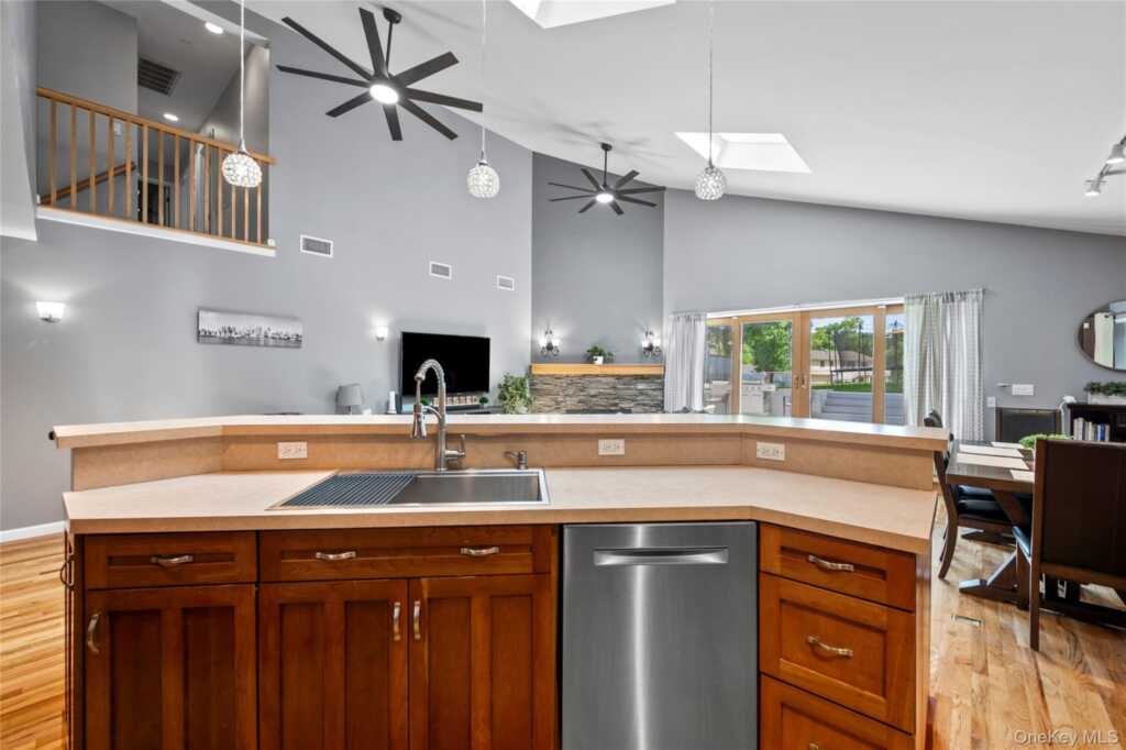 6 Barry Court, Valley Cottage, NY 10989 - Photo 25 of 50