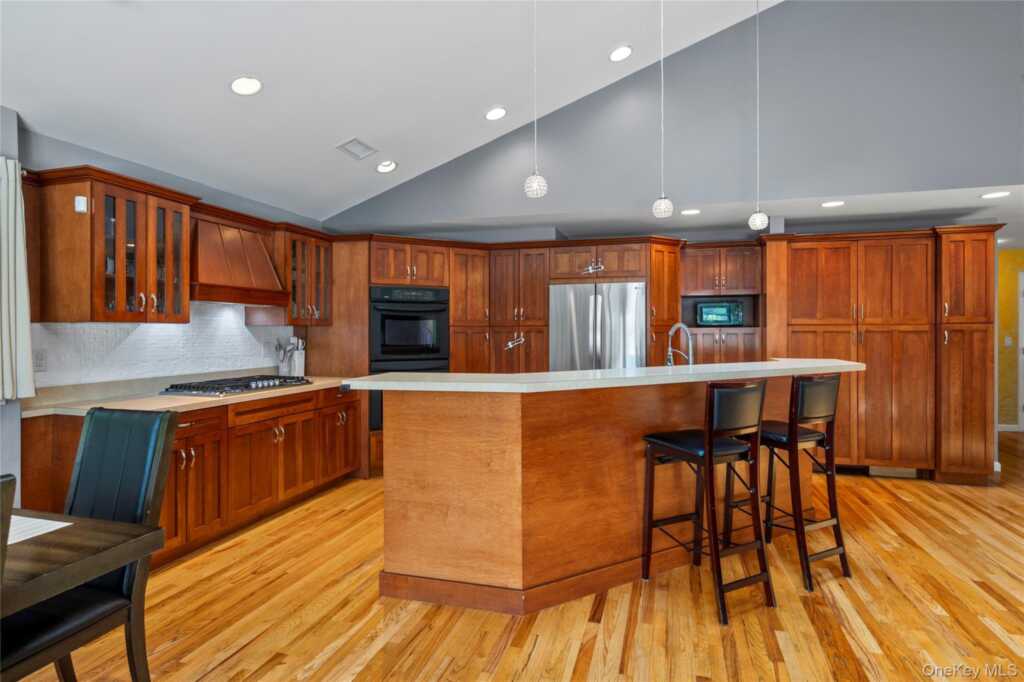 6 Barry Court, Valley Cottage, NY 10989 - Photo 27 of 50