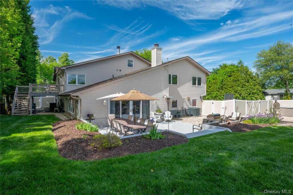 6 Barry Court, Valley Cottage, NY 10989 - Photo 43 of 50