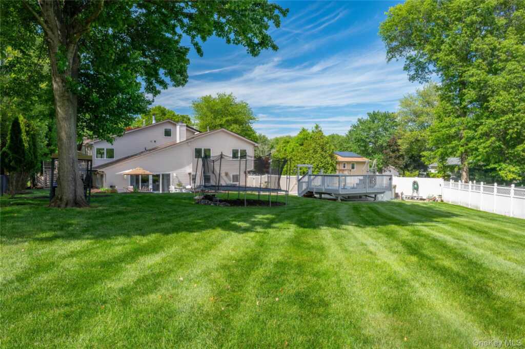6 Barry Court, Valley Cottage, NY 10989 - Photo 47 of 50