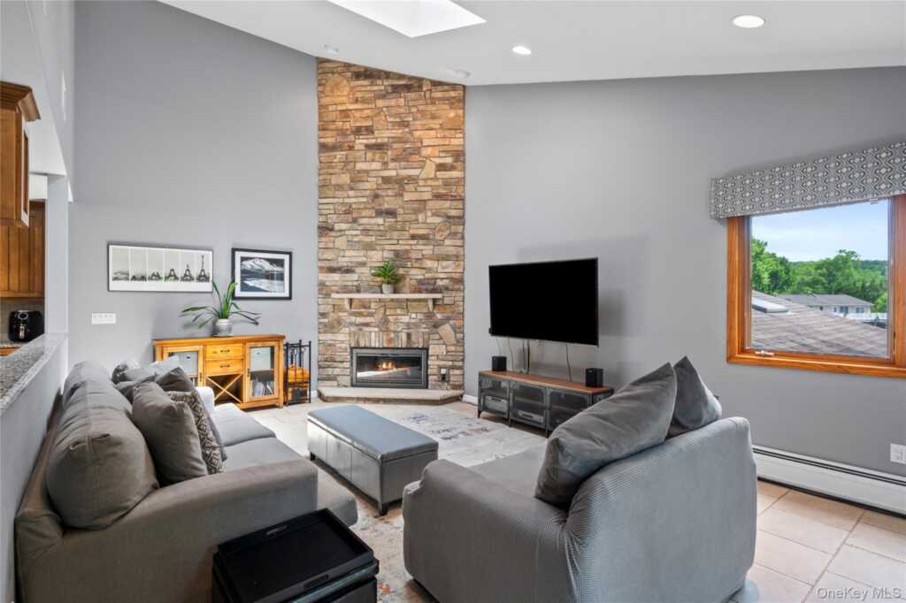 6 Barry Court, Valley Cottage, NY 10989 - Photo 8 of 50