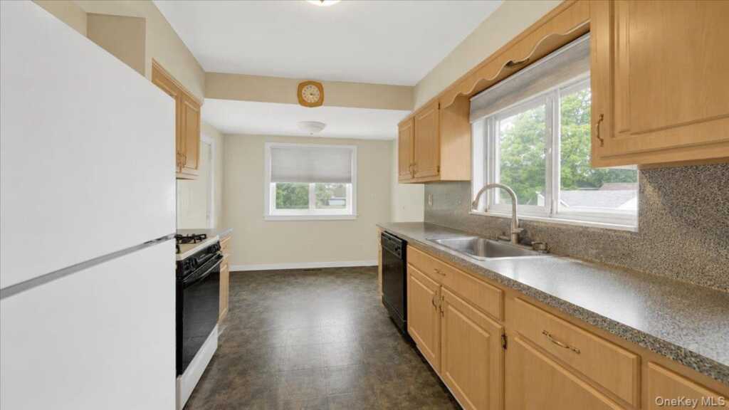 9 Howard Avenue, White Plains, NY 10606 - Photo 2 of 19