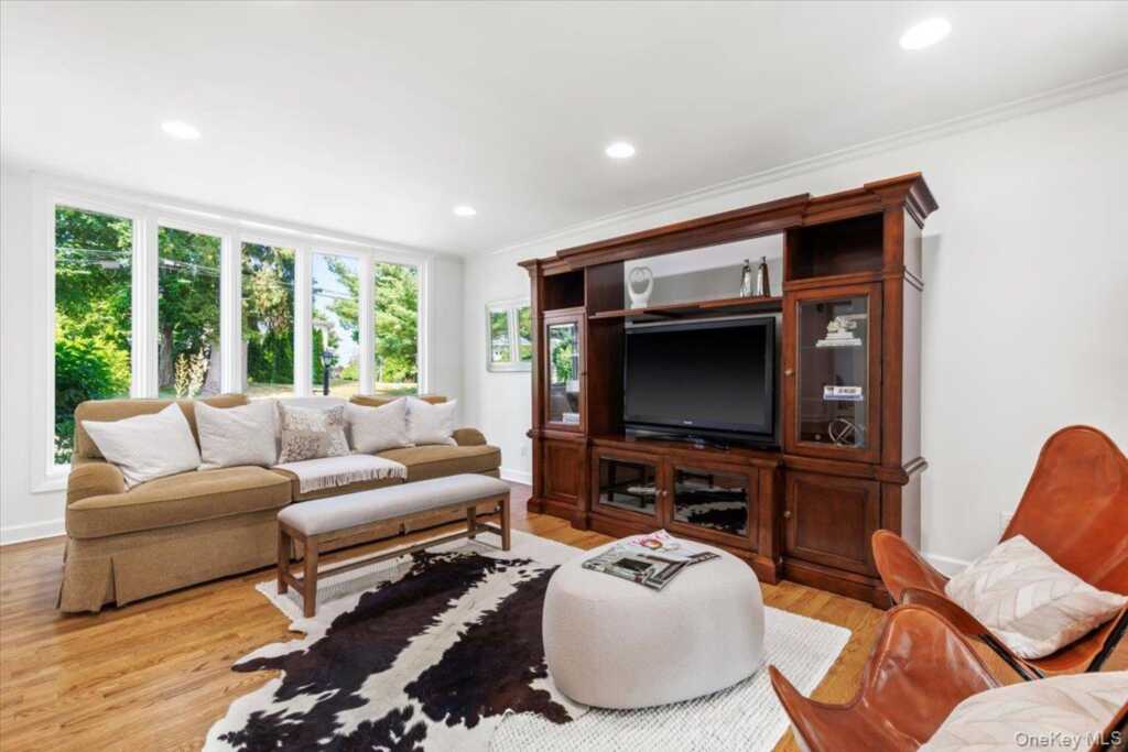 22 Potters Lane, New Rochelle, NY 10805 - Photo 11 of 42