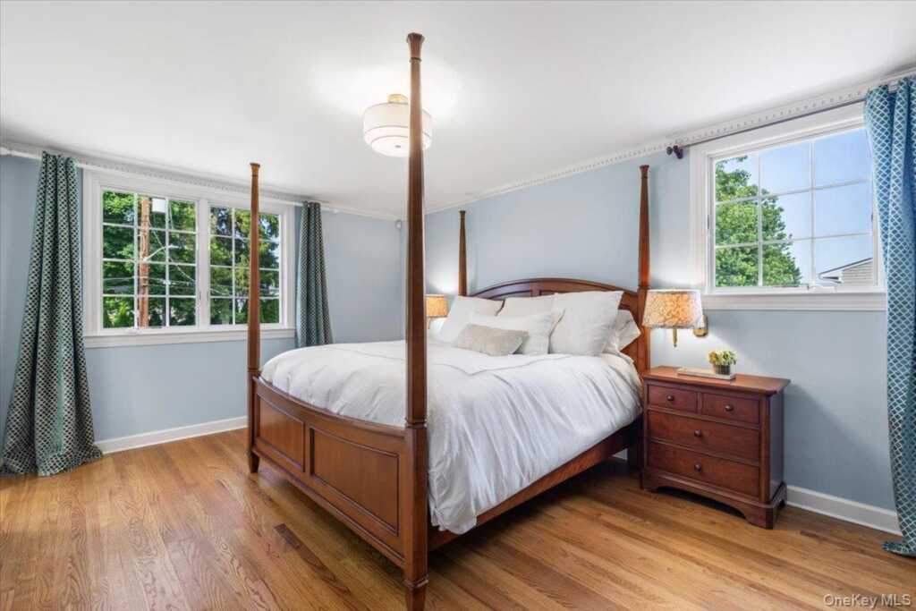 22 Potters Lane, New Rochelle, NY 10805 - Photo 12 of 42