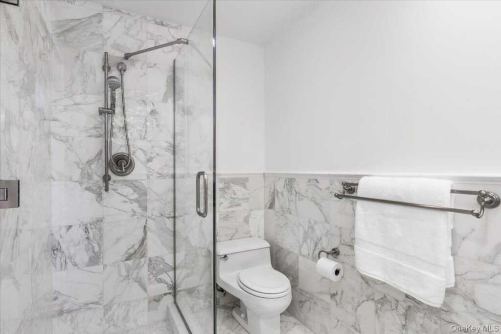 22 Potters Lane, New Rochelle, NY 10805 - Photo 14 of 42