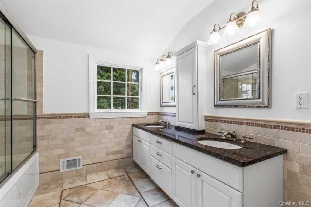 22 Potters Lane, New Rochelle, NY 10805 - Photo 17 of 42