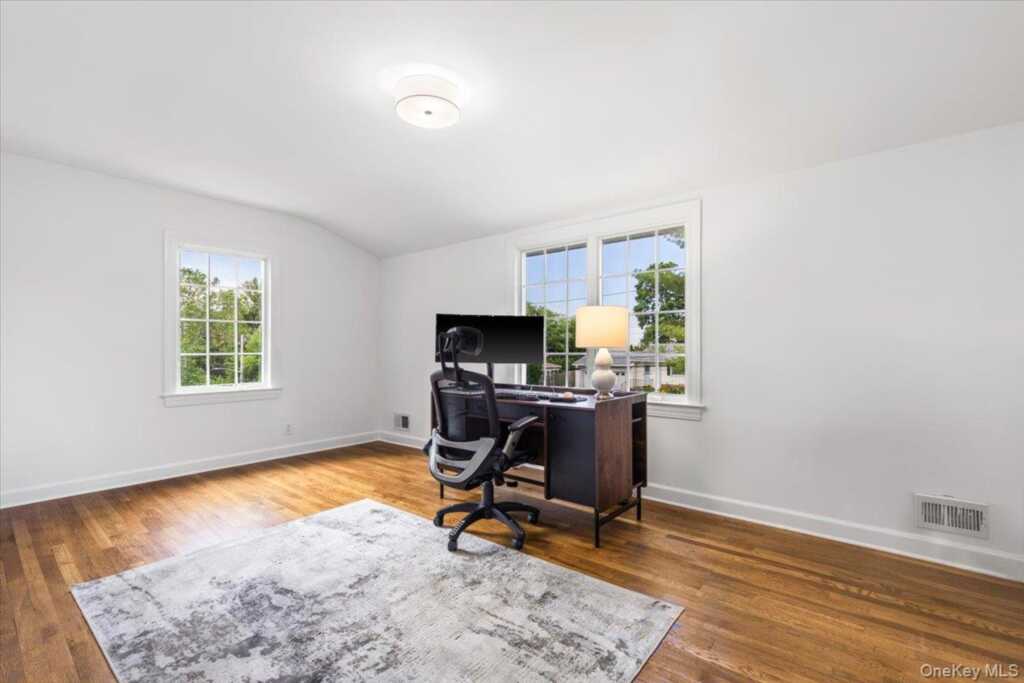 22 Potters Lane, New Rochelle, NY 10805 - Photo 18 of 42