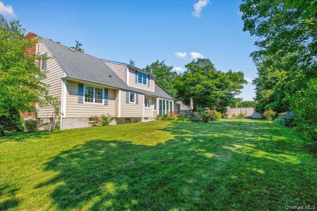 22 Potters Lane, New Rochelle, NY 10805 - Photo 22 of 42