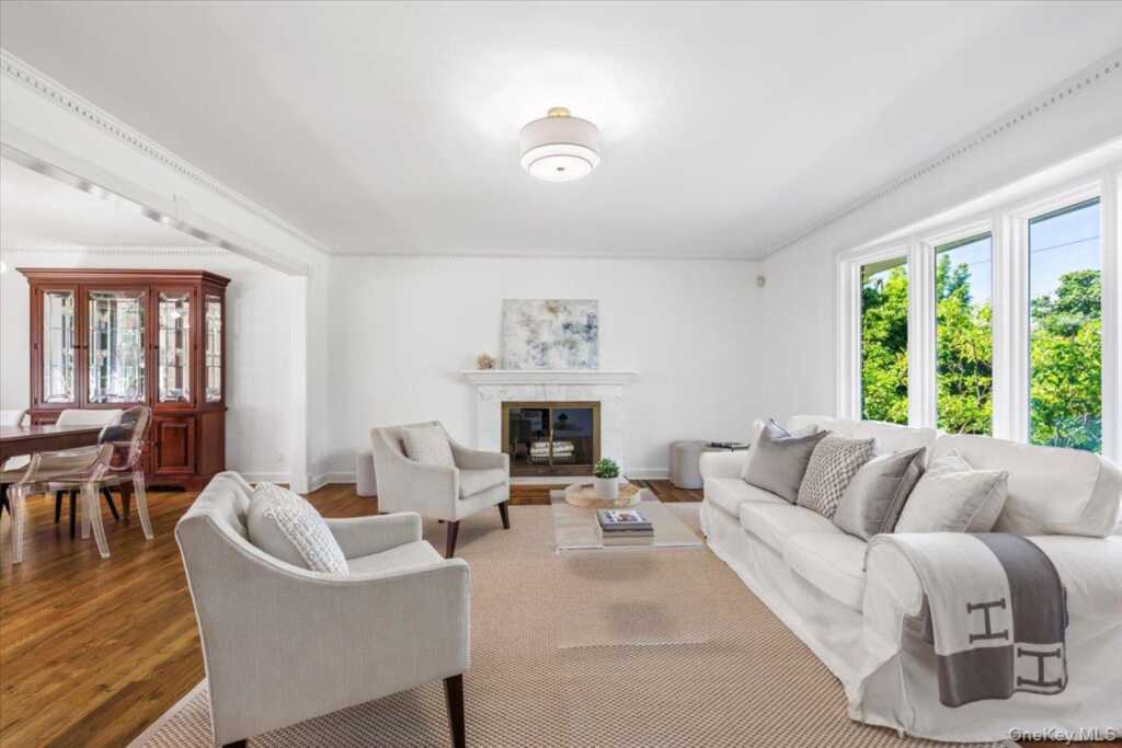 22 Potters Lane, New Rochelle, NY 10805 - Photo 8 of 42