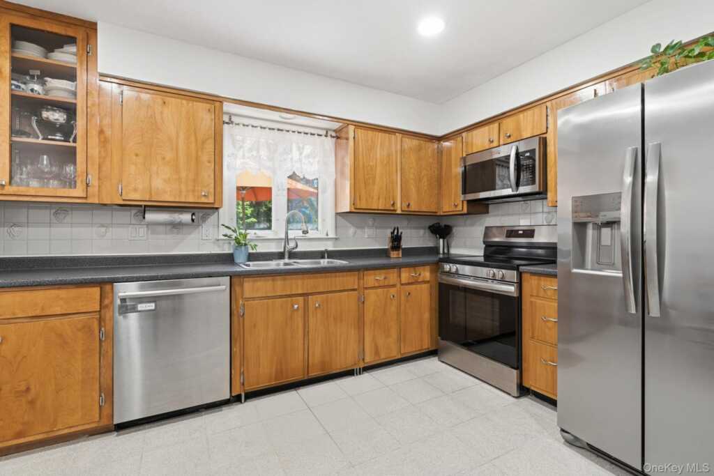 3 Dupont Avenue, White Plains, NY 10605 - Photo 13 of 50